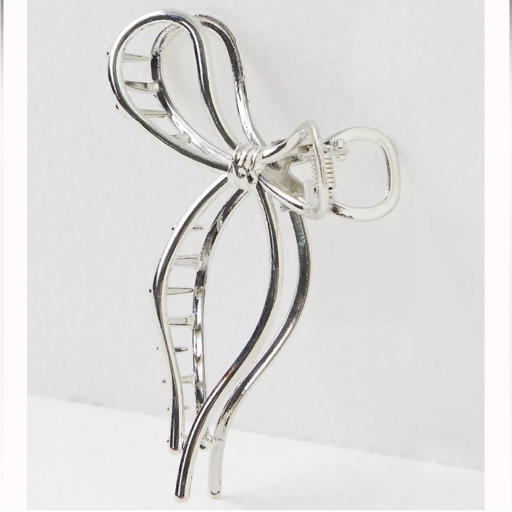 FREE PEOPLE Metal Bow Claw